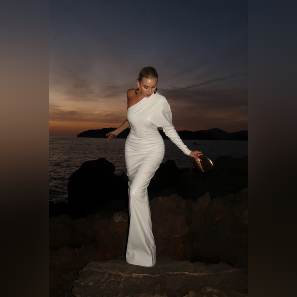 Elegant White One-Shoulder Dress